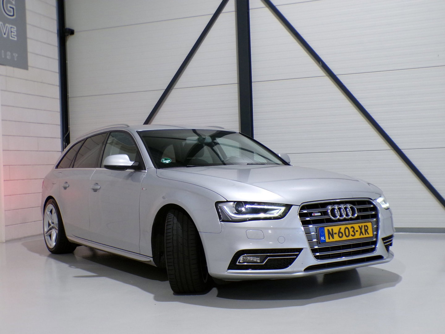 Audi A4 Avant 1.8 TFSI S-Line Edition Trekhaak Stoelverwarming Xenon-LED Bluetooth Parkeersensoren Navigatie Cruise-control
