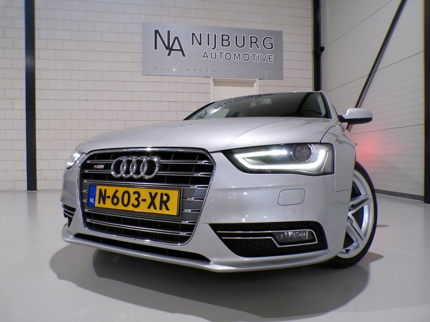 Audi A4 Avant 1.8 TFSI S-Line Edition Trekhaak Stoelverwarming Xenon-LED Bluetooth Parkeersensoren Navigatie Cruise-control