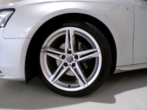 Audi A4 Avant 1.8 TFSI S-Line Edition Trekhaak Stoelverwarming Xenon-LED Bluetooth Parkeersensoren Navigatie Cruise-control