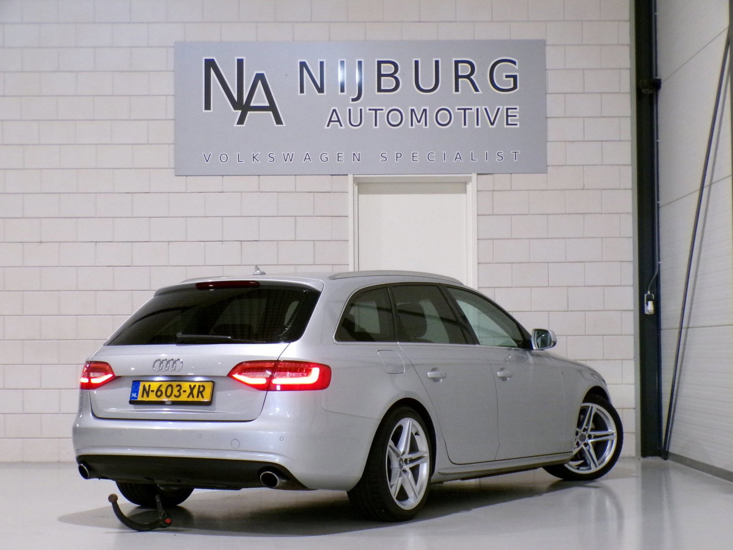 Audi A4 Avant 1.8 TFSI S-Line Edition Trekhaak Stoelverwarming Xenon-LED Bluetooth Parkeersensoren Navigatie Cruise-control
