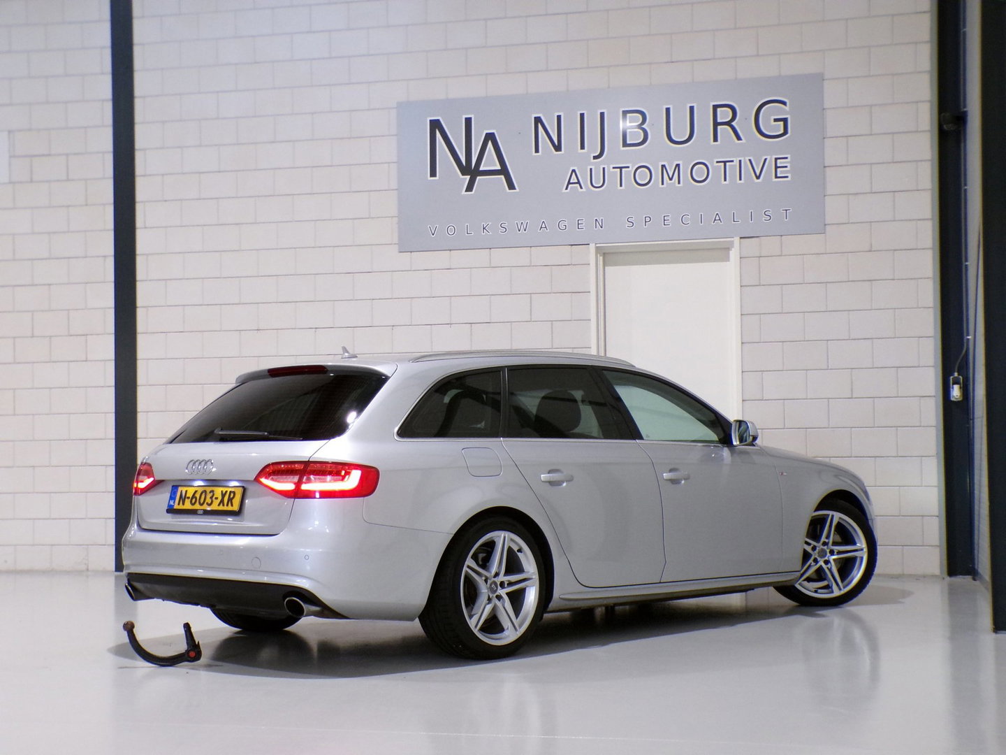 Audi A4 Avant 1.8 TFSI S-Line Edition Trekhaak Stoelverwarming Xenon-LED Bluetooth Parkeersensoren Navigatie Cruise-control