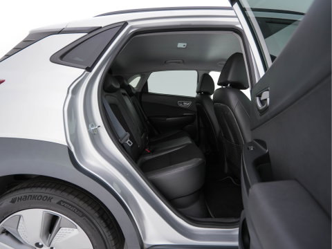 Hyundai KONA EV Fashion 64 kWh (3-Fase) {SOH-100%} (INCL-BTW)  Aut * HEATPUMP | NAVI-FULLMAP | LEATHER-FABRIC | KEYLESS | CAMERA | DAB | ECC | PDC | ADAPTIVE-CRUISE | LANE-ASSIST | HEATED SEATS | PRIVACY-GLASS | HEAD-UP | SHIFT-PADDLES | 17"A