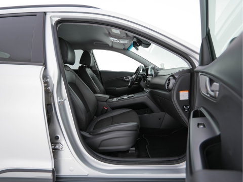 Hyundai KONA EV Fashion 64 kWh (3-Fase) {SOH-100%} (INCL-BTW)  Aut * HEATPUMP | NAVI-FULLMAP | LEATHER-FABRIC | KEYLESS | CAMERA | DAB | ECC | PDC | ADAPTIVE-CRUISE | LANE-ASSIST | HEATED SEATS | PRIVACY-GLASS | HEAD-UP | SHIFT-PADDLES | 17"A