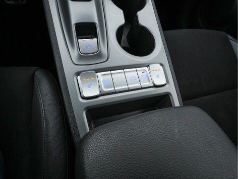 Hyundai KONA EV Fashion 64 kWh (3-Fase) {SOH-100%} (INCL-BTW)  Aut * HEATPUMP | NAVI-FULLMAP | LEATHER-FABRIC | KEYLESS | CAMERA | DAB | ECC | PDC | ADAPTIVE-CRUISE | LANE-ASSIST | HEATED SEATS | PRIVACY-GLASS | HEAD-UP | SHIFT-PADDLES | 17"A