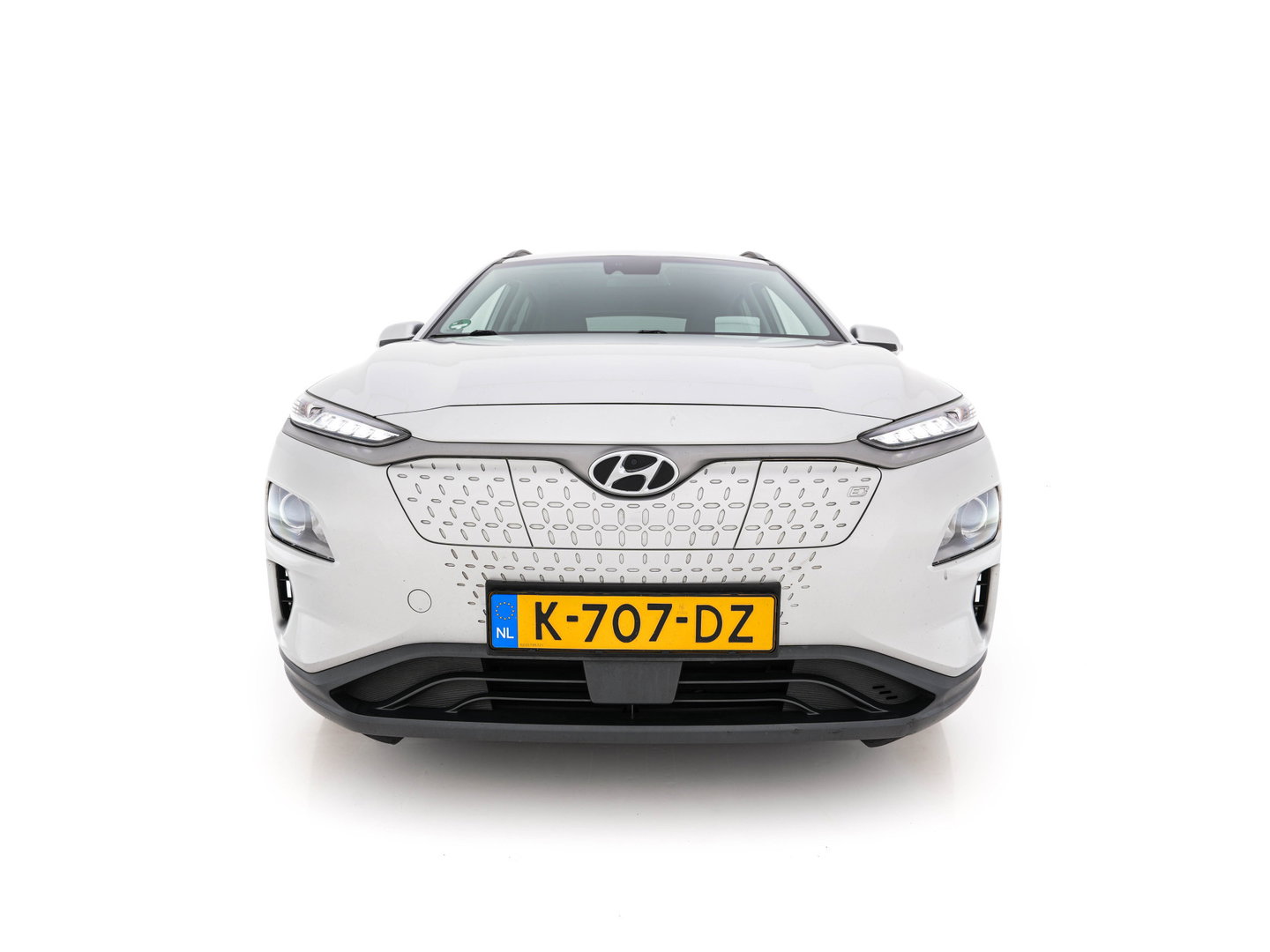 Hyundai KONA EV Fashion 64 kWh (3-Fase) {SOH-100%} (INCL-BTW)  Aut * HEATPUMP | NAVI-FULLMAP | LEATHER-FABRIC | KEYLESS | CAMERA | DAB | ECC | ADAPTIVE-CRUISE | LANE-ASSIST | HEATED-SEATS | PRIVACY-GLASS | HEAD-UP | SHIFTPADDLES | 17"ALU*