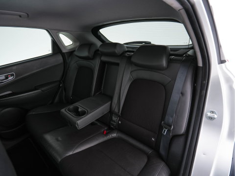 Hyundai KONA EV Fashion 64 kWh (3-Fase) {SOH-100%} (INCL-BTW)  Aut * HEATPUMP | NAVI-FULLMAP | LEATHER-FABRIC | KEYLESS | CAMERA | DAB | ECC | PDC | ADAPTIVE-CRUISE | LANE-ASSIST | HEATED SEATS | PRIVACY-GLASS | HEAD-UP | SHIFT-PADDLES | 17"A
