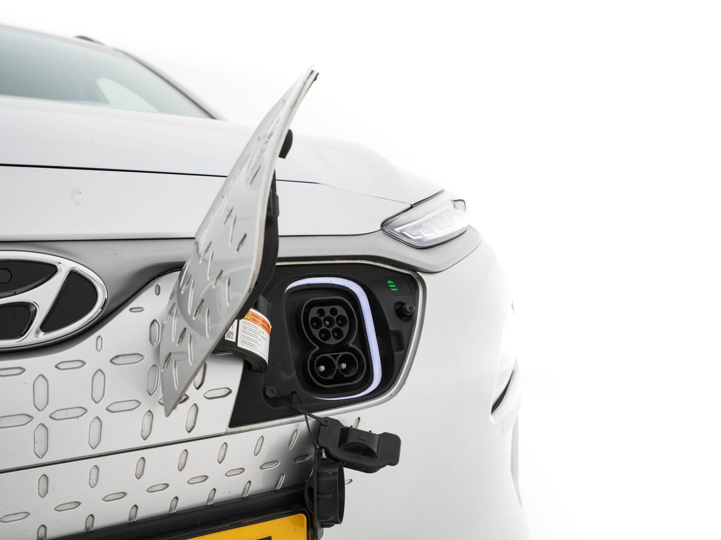 Hyundai KONA EV Fashion 64 kWh (3-Fase) {SOH-100%} (INCL-BTW)  Aut * HEATPUMP | NAVI-FULLMAP | LEATHER-FABRIC | KEYLESS | CAMERA | DAB | ECC | ADAPTIVE-CRUISE | LANE-ASSIST | HEATED-SEATS | PRIVACY-GLASS | HEAD-UP | SHIFTPADDLES | 17"ALU*