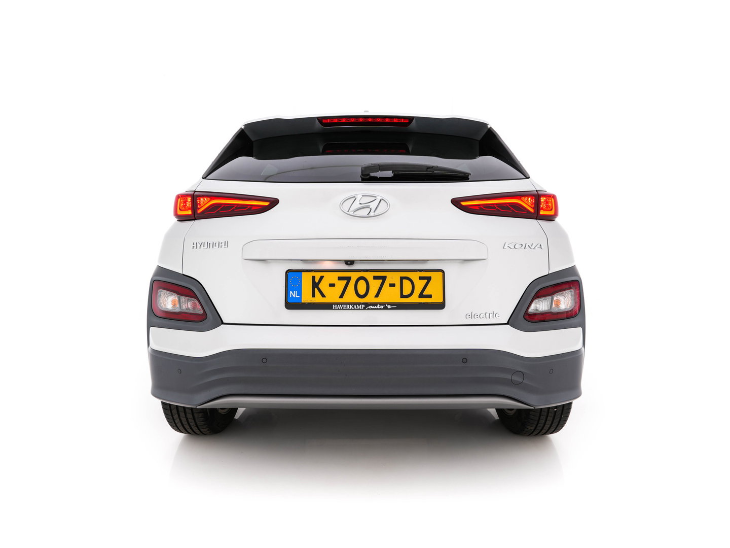 Hyundai KONA EV Fashion 64 kWh (3-Fase) {SOH-100%} (INCL-BTW)  Aut * HEATPUMP | NAVI-FULLMAP | LEATHER-FABRIC | KEYLESS | CAMERA | DAB | ECC | PDC | ADAPTIVE-CRUISE | LANE-ASSIST | HEATED SEATS | PRIVACY-GLASS | HEAD-UP | SHIFT-PADDLES | 17"A