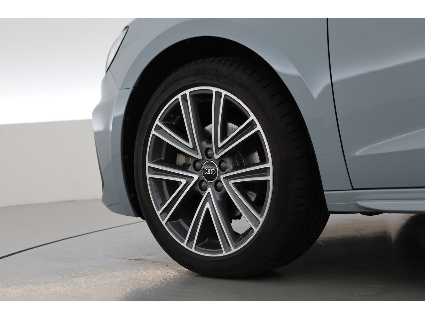 Audi A1 Sportback 30 Tfsi S-Line | Arrow Gray | | Rijklaar! | Cruise Control | Camera + PDC A | Stoelverw. | Keyless | Apple CarPlay | 17''