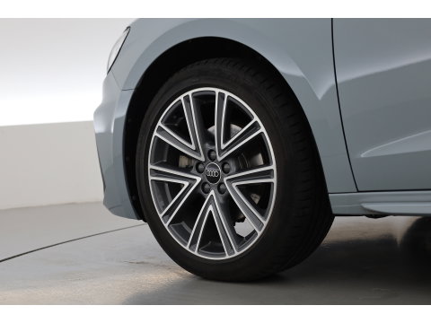 Audi A1 Sportback 30 Tfsi S-Line | Arrow Gray | | Rijklaar! | Cruise Control | Camera + PDC A | Stoelverw. | Keyless | Apple CarPlay | 17''