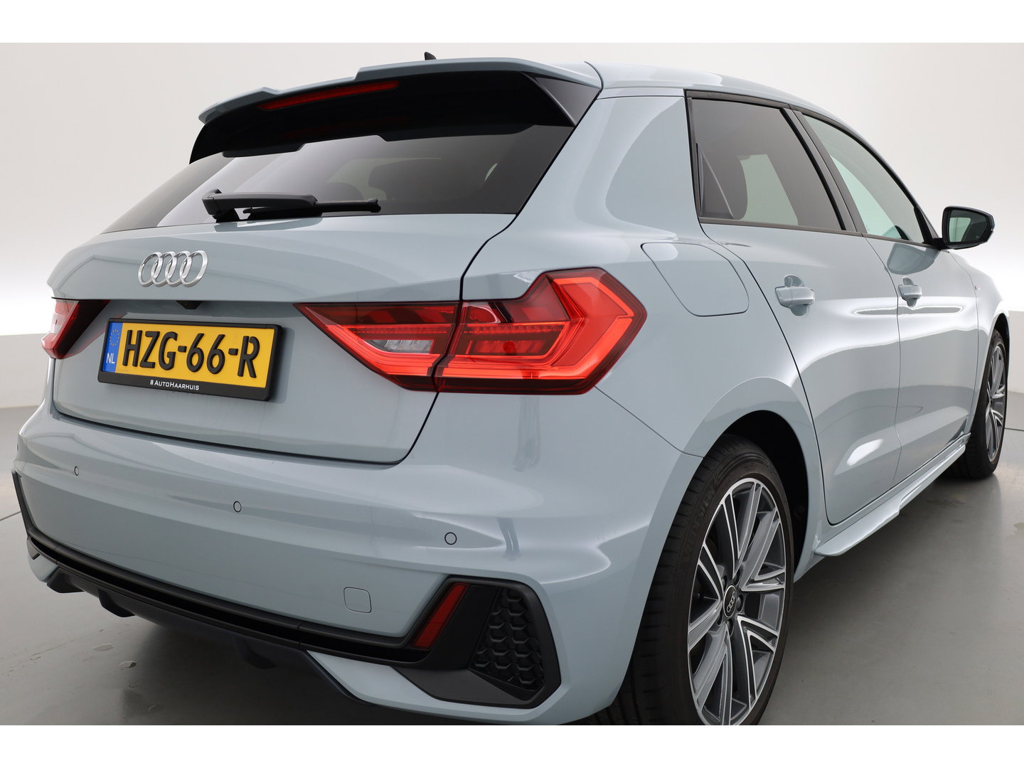 Audi A1 Sportback 30 Tfsi S-Line | Arrow Gray | | Rijklaar! | Cruise Control | Camera + PDC A | Stoelverw. | Keyless | Apple CarPlay | 17''