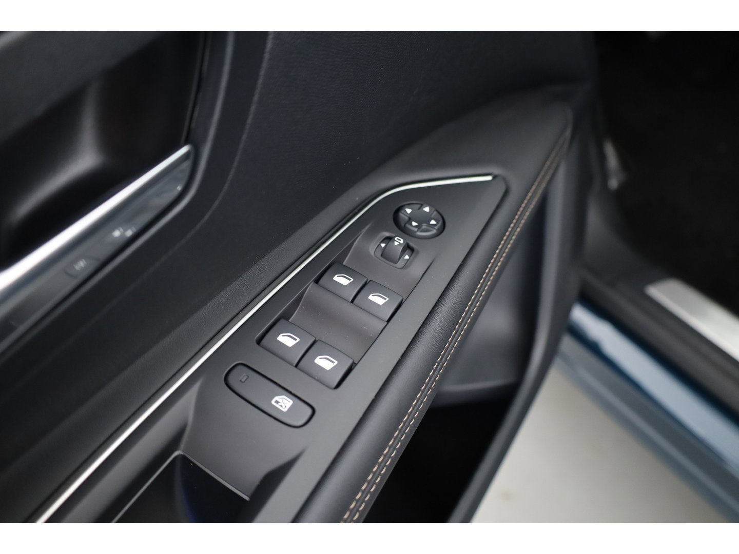 Peugeot 3008 1.6 HYbrid 225 GT | Rijklaar! | Pano | Adapt. Cruise | Camera + PDC | Keyless | Navi | Apple CarPlay | Dodehoek