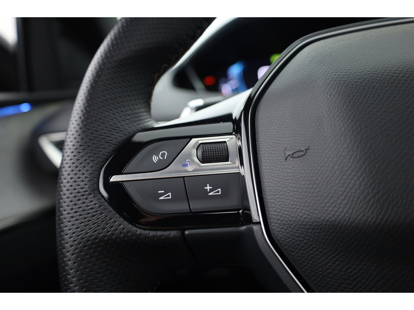 Peugeot 3008 1.6 HYbrid 225 GT | Rijklaar! | Pano | Adapt. Cruise | Camera + PDC | Keyless | Navi | Apple CarPlay | Dodehoek