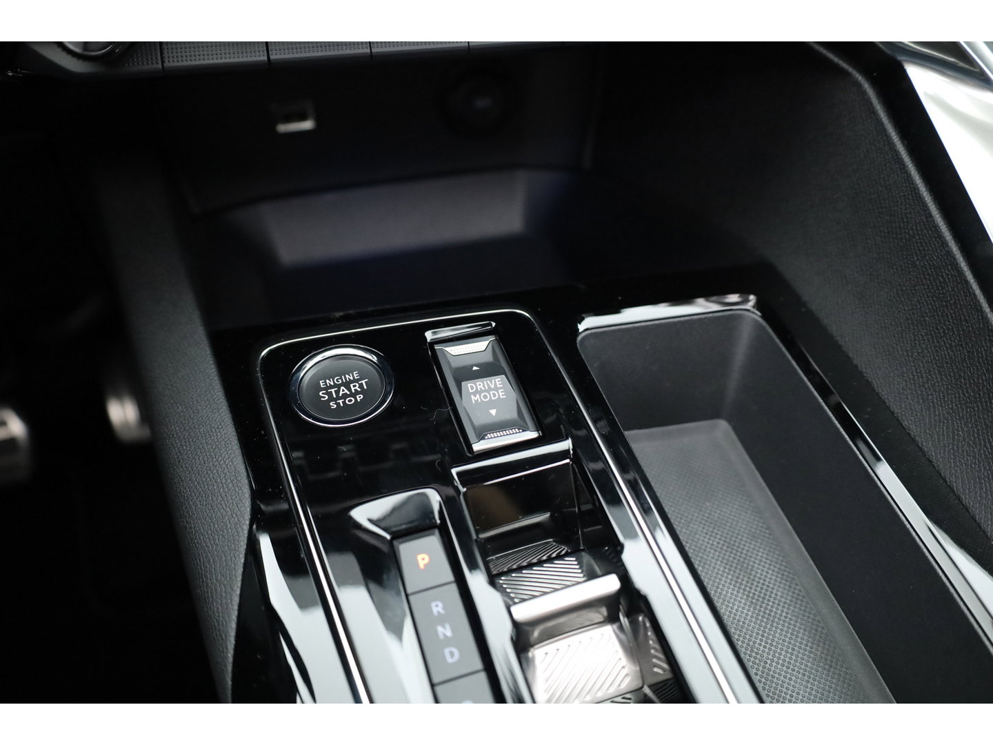 Peugeot 3008 1.6 HYbrid 225 GT | Rijklaar! | Pano | Adapt. Cruise | Camera + PDC | Keyless | Navi | Apple CarPlay | Dodehoek
