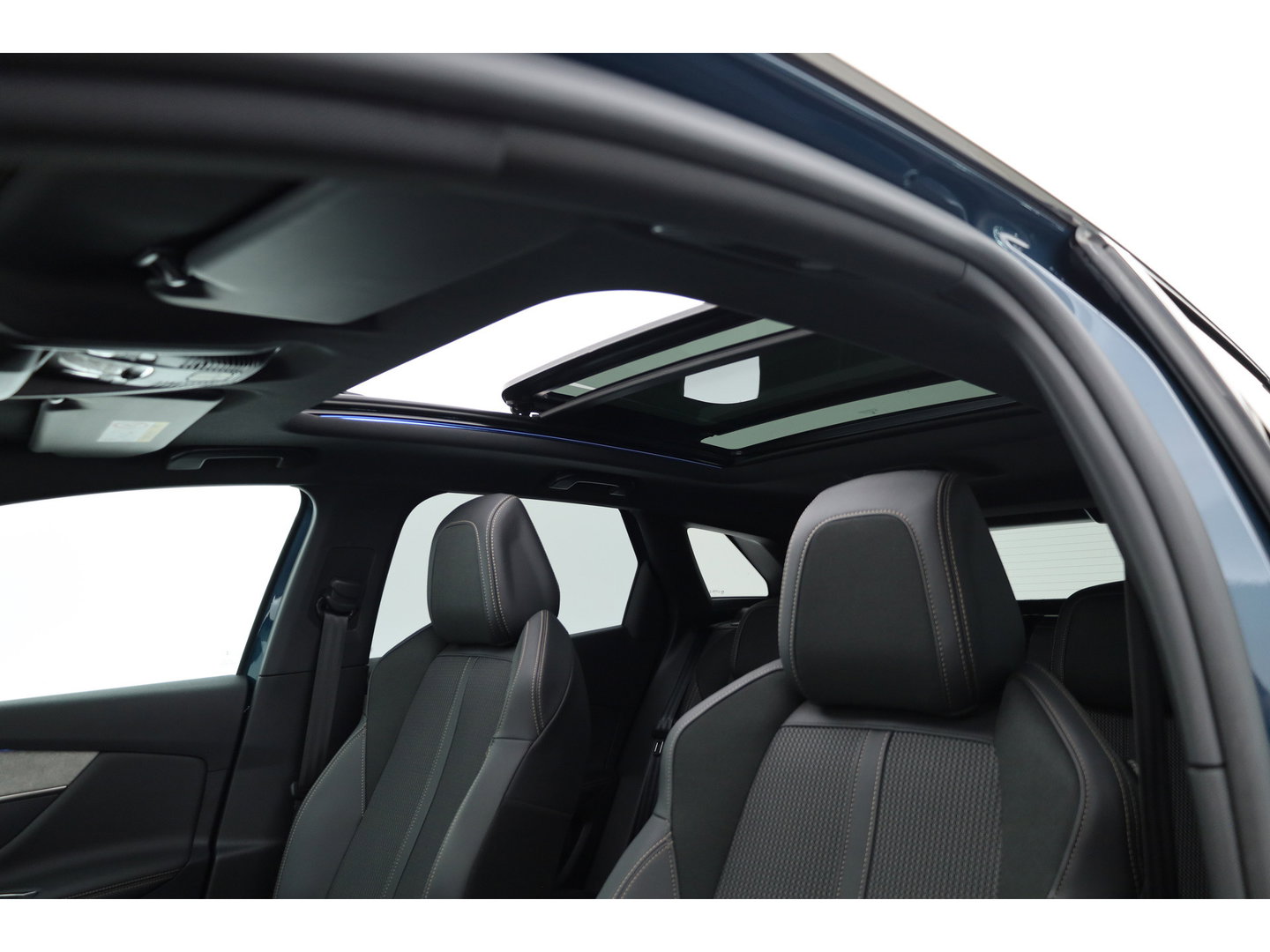 Peugeot 3008 1.6 HYbrid 225 GT | Rijklaar! | Pano | Adapt. Cruise | Camera + PDC | Keyless | Navi | Apple CarPlay | Dodehoek