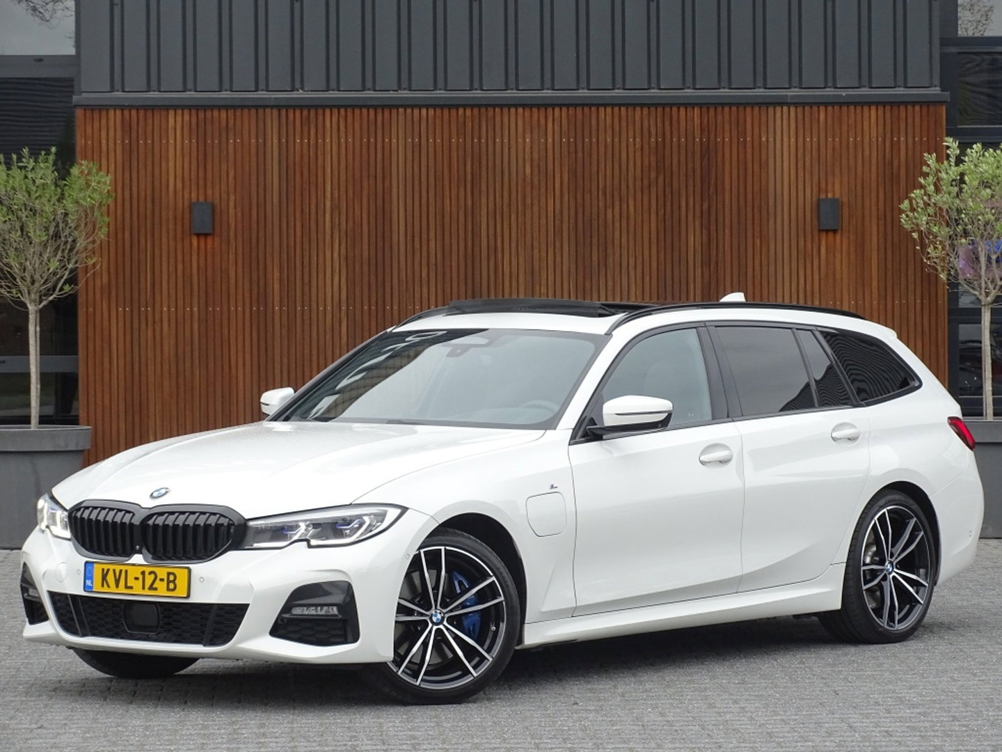 BMW 3 Serie touring 330e 292PK X-drive / M Sport / pano / Laser / BTW auto / 360°