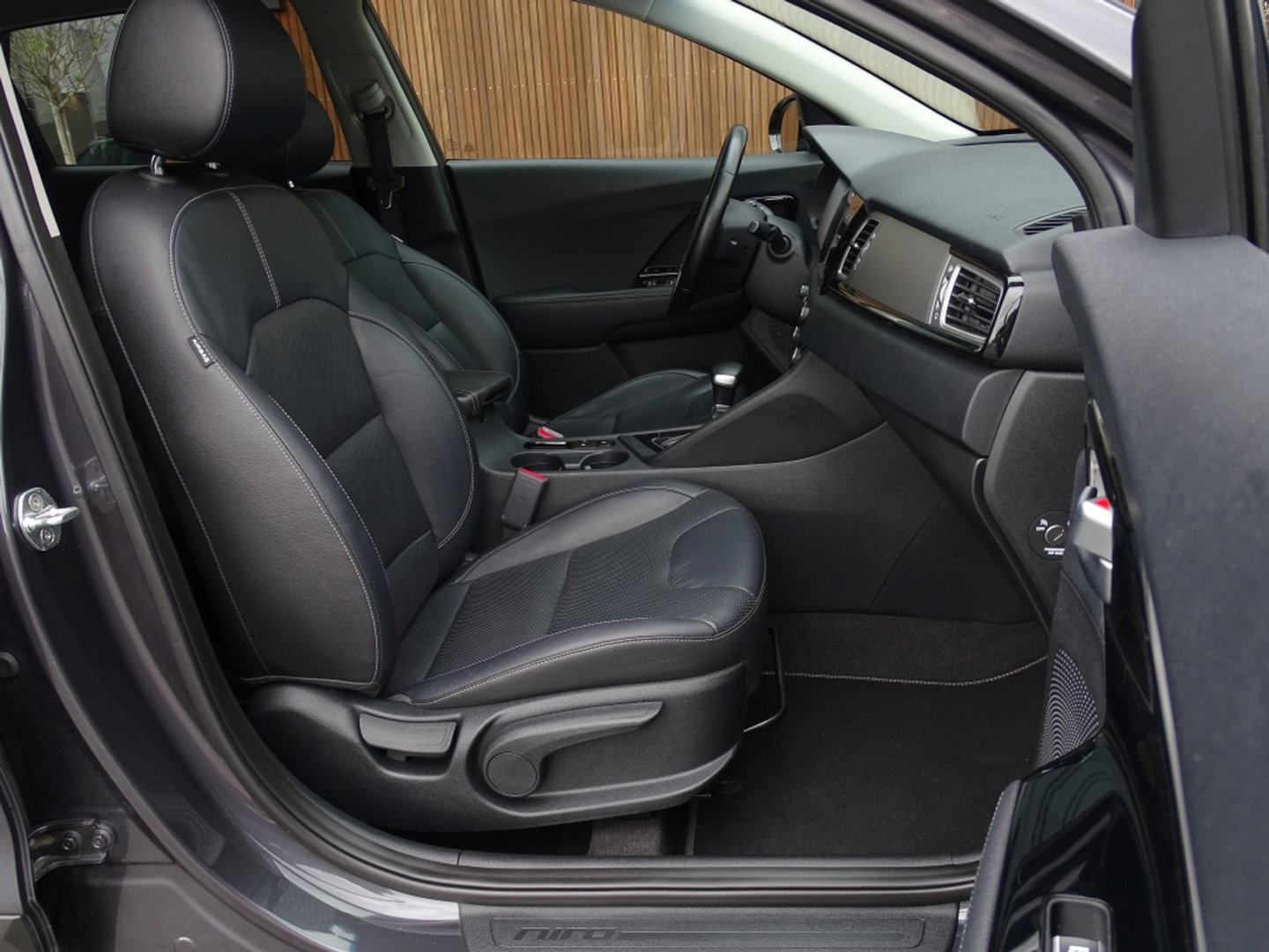 Kia Niro 1.6 GDi 141PK automaat / luxe pakket / LED / *NAP*