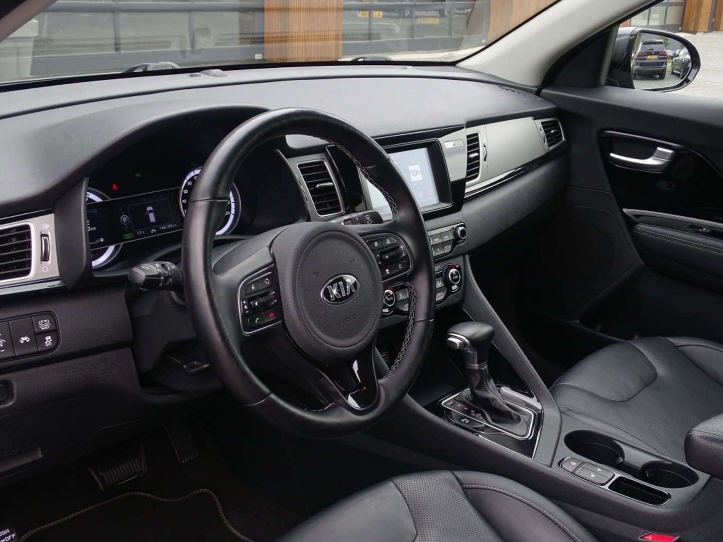 Kia Niro 1.6 GDi 141PK automaat / luxe pakket / LED / *NAP*