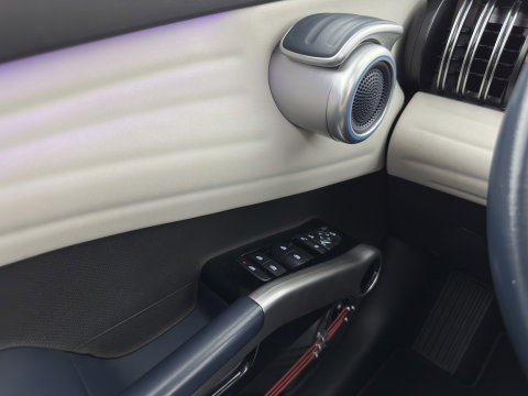 BYD ATTO 3 Comfort 60 kWh [3-Fase-11kW] (INCL-BTW) *HEATPUMP | PANO | ADAPTIVE-CRUISE | LEATHER | FULL-LED | TOPVIEW | BLIND-SPOT | HEATED-COMFORTSEATS | DIGI-COCKPIT | CARPLAY | DAB | NAVI-FULLMAP | ECC | PDC | 18''ALU*