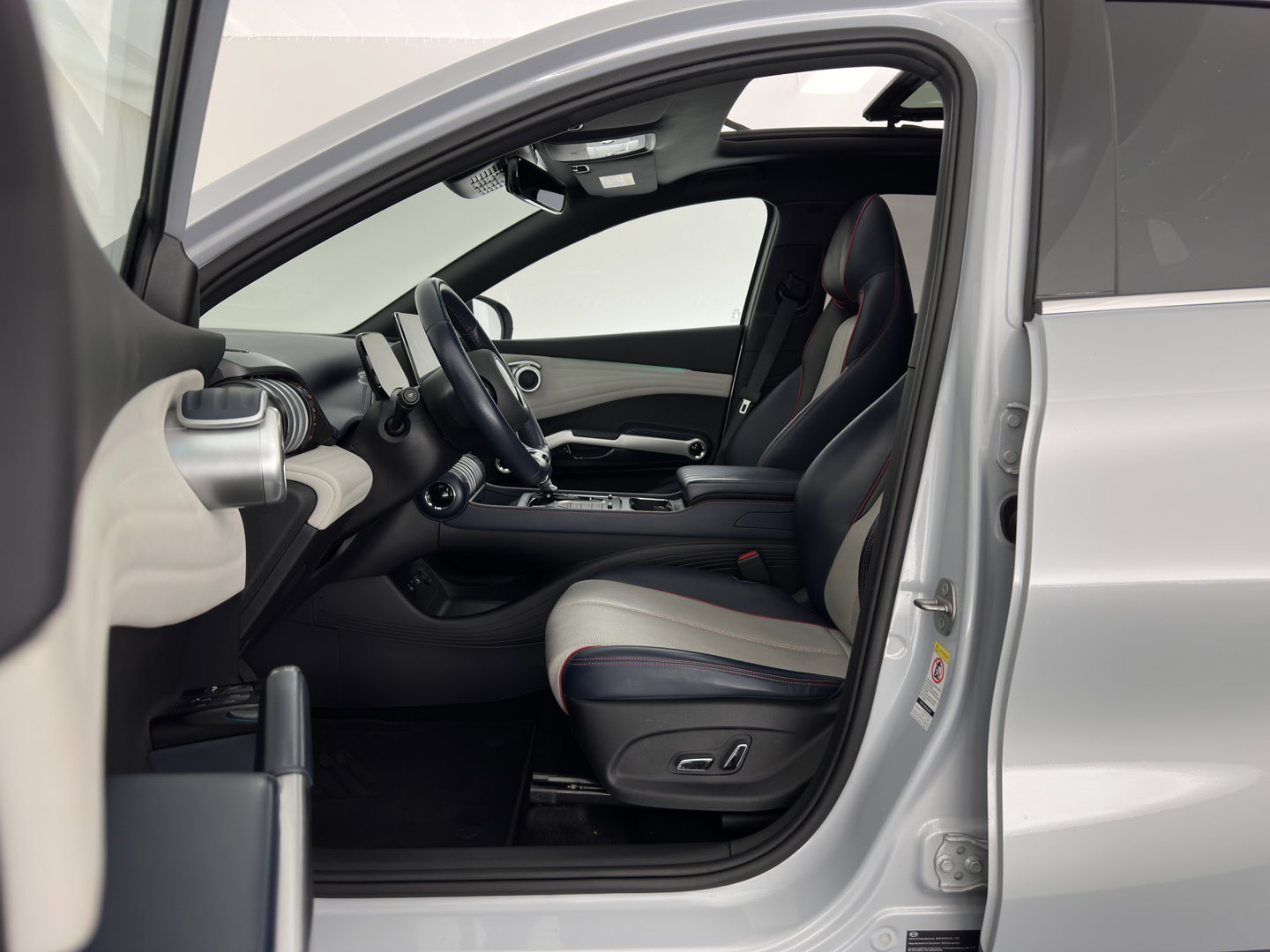 BYD ATTO 3 Comfort 60 kWh [3-Fase-11kW] (INCL-BTW) *HEATPUMP | PANO | ADAPTIVE-CRUISE | LEATHER | FULL-LED | TOPVIEW | BLIND-SPOT | HEATED-COMFORTSEATS | DIGI-COCKPIT | CARPLAY | DAB | NAVI-FULLMAP | ECC | PDC | 18''ALU*