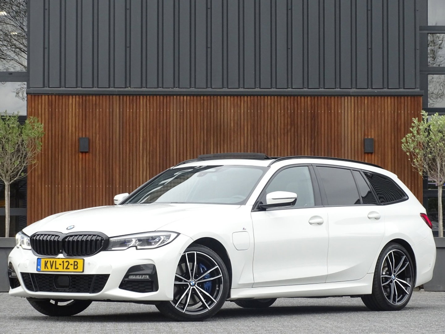 BMW 3 Serie touring 330e 292PK X-drive / M Sport / pano / Laser / BTW auto / 360°