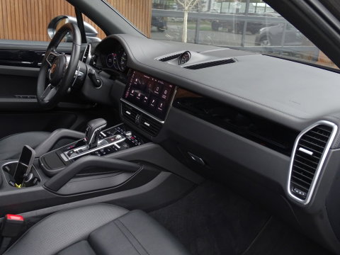 Porsche Cayenne 3.0 E-Hybrid 462PK / sportDesign / softclose / Bose / BTW / 360°