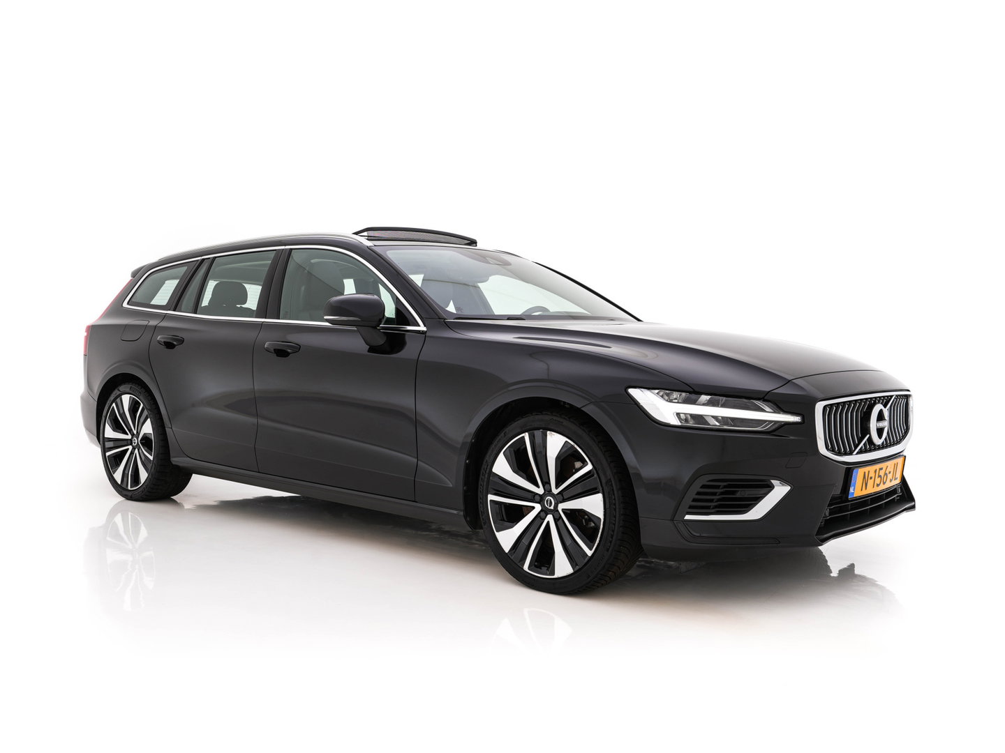 Volvo V60 2.0 T6 Recharge AWD Inscription (Plug-in) (INCL-BTW) Aut. *PANO | LEATHER | FULL-LED | MEMORY-PACK | KEYLESS | DIGI-COCKPIT | NAVI-FULLMAP | HEATED-SPORTSEATS | ECC | CRUISE | DAB | TOWBAR | 19''ALU*