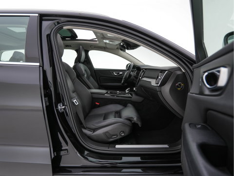 Volvo V60 2.0 T6 Recharge AWD Inscription (Plug-in) (INCL-BTW) Aut. *PANO | LEATHER | FULL-LED | MEMORY-PACK | KEYLESS | DIGI-COCKPIT | NAVI-FULLMAP | HEATED-SPORTSEATS | ECC | CRUISE | DAB | TOWBAR | 19''ALU*