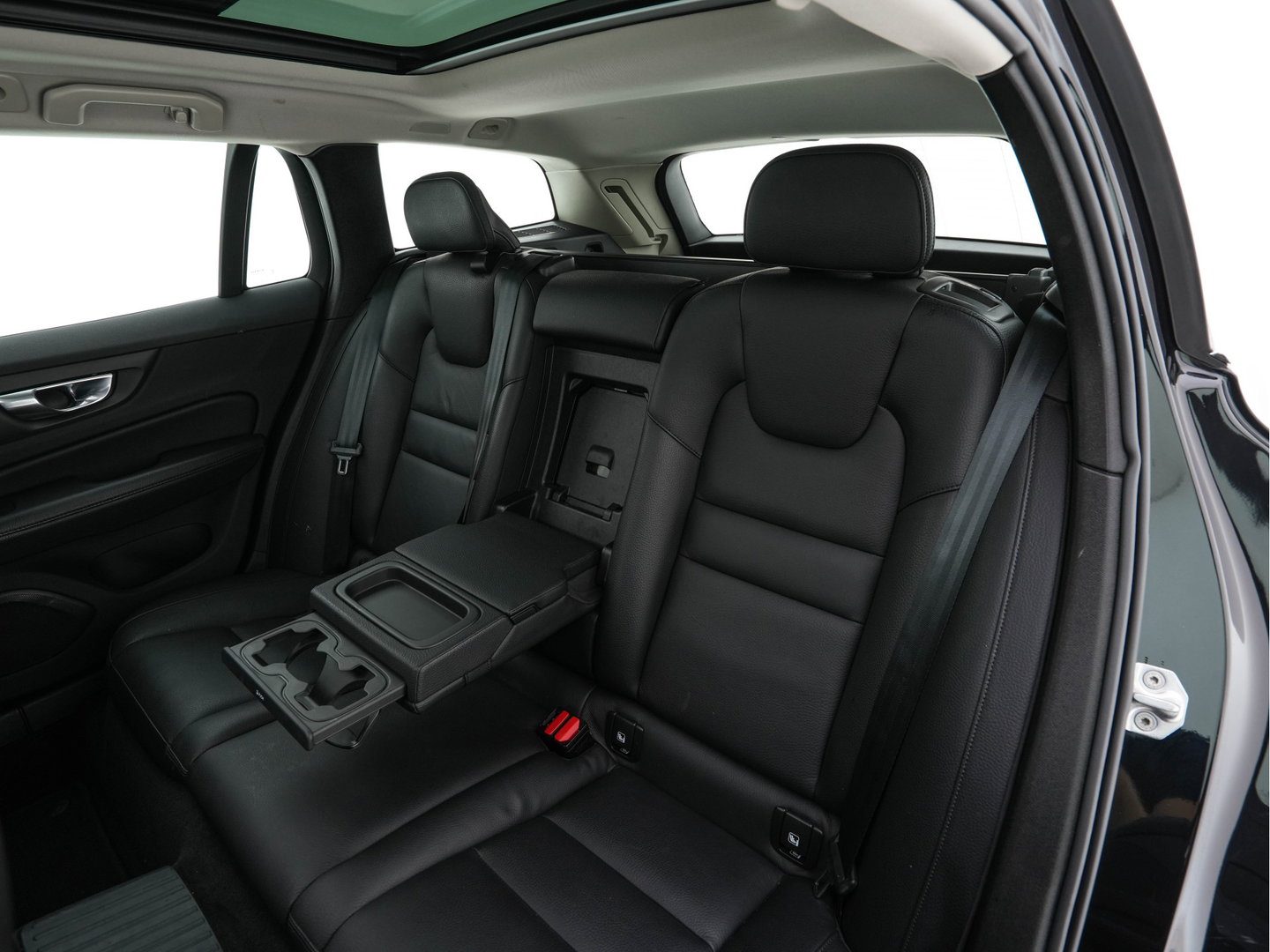 Volvo V60 2.0 T6 Recharge AWD Inscription (Plug-in) (INCL-BTW) Aut. *PANO | LEATHER | FULL-LED | MEMORY-PACK | KEYLESS | DIGI-COCKPIT | NAVI-FULLMAP | HEATED-SPORTSEATS | ECC | CRUISE | DAB | TOWBAR | 19''ALU*