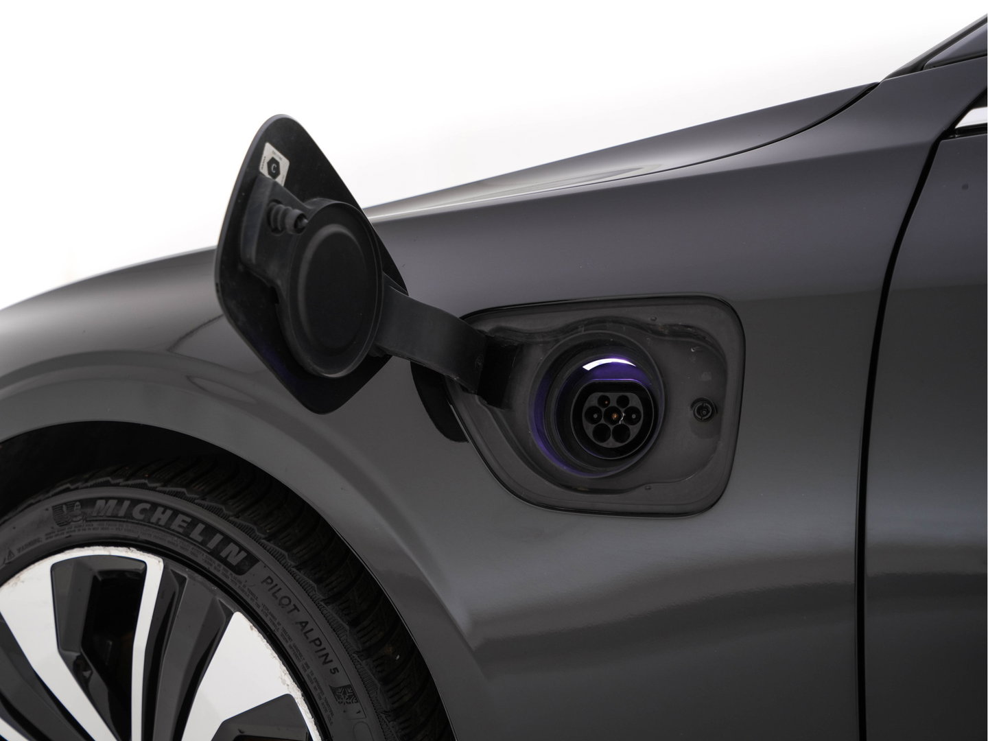 Volvo V60 2.0 T6 Recharge AWD Inscription (Plug-in) (INCL-BTW) Aut. *PANO | LEATHER | FULL-LED | MEMORY-PACK | KEYLESS | DIGI-COCKPIT | NAVI-FULLMAP | HEATED-SPORTSEATS | ECC | CRUISE | DAB | TOWBAR | 19''ALU*