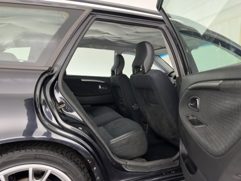 Volvo V40 1.8 Europa *LEATHER-FABRIC | HEATED-COMFORTSEATS | AIRCO | CRUISE | 17''ALU | TOWBAR*