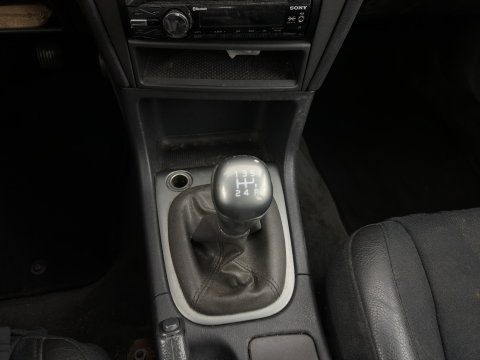 Volvo V40 1.8 Europa *LEATHER-FABRIC | HEATED-COMFORTSEATS | AIRCO | CRUISE | 17''ALU | TOWBAR*