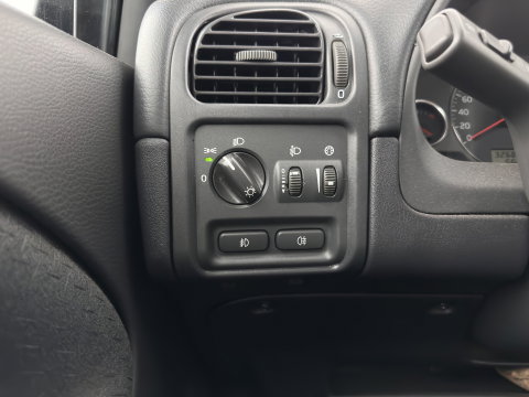 Volvo V40 1.8 Europa *LEATHER-FABRIC | HEATED-COMFORTSEATS | AIRCO | CRUISE | 17''ALU | TOWBAR*
