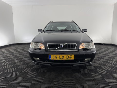 Volvo V40 1.8 Europa *LEATHER-FABRIC | HEATED-COMFORTSEATS | AIRCO | CRUISE | 17''ALU | TOWBAR*