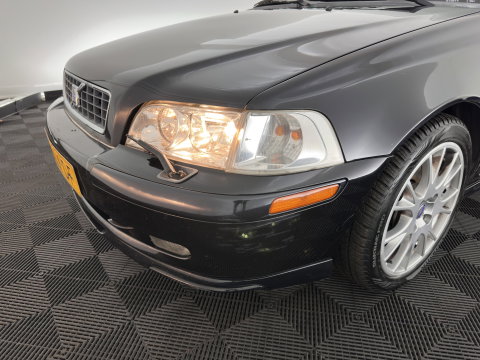Volvo V40 1.8 Europa *LEATHER-FABRIC | HEATED-COMFORTSEATS | AIRCO | CRUISE | 17''ALU | TOWBAR*