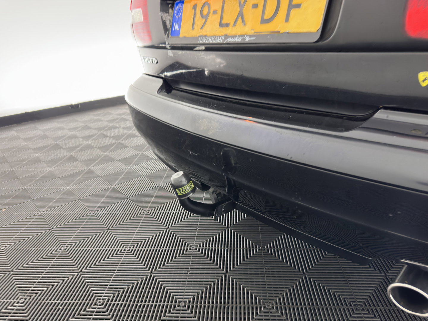 Volvo V40 1.8 Europa *LEATHER-FABRIC | HEATED-COMFORTSEATS | AIRCO | CRUISE | 17''ALU | TOWBAR*