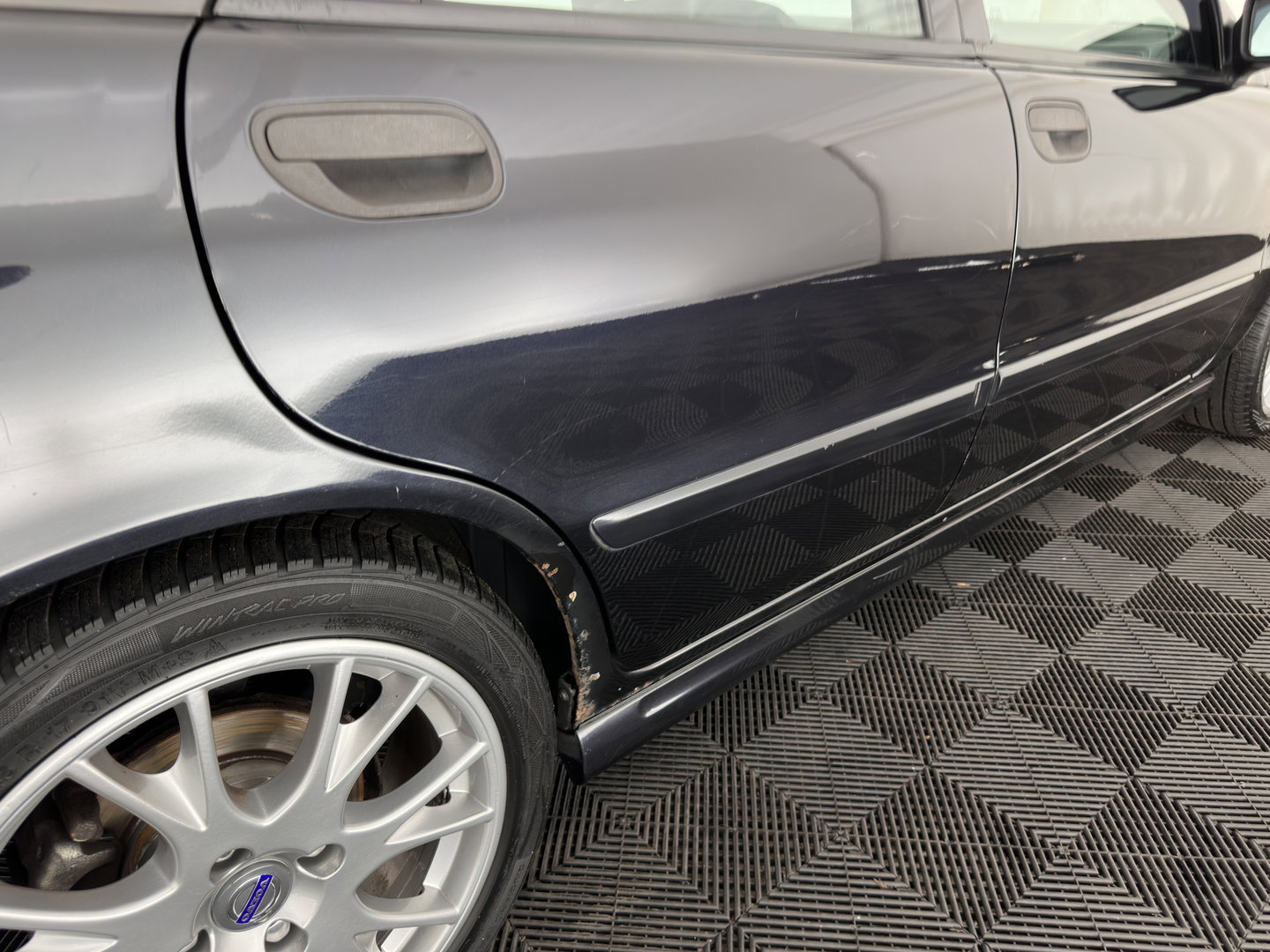 Volvo V40 1.8 Europa *LEATHER-FABRIC | HEATED-COMFORTSEATS | AIRCO | CRUISE | 17''ALU | TOWBAR*