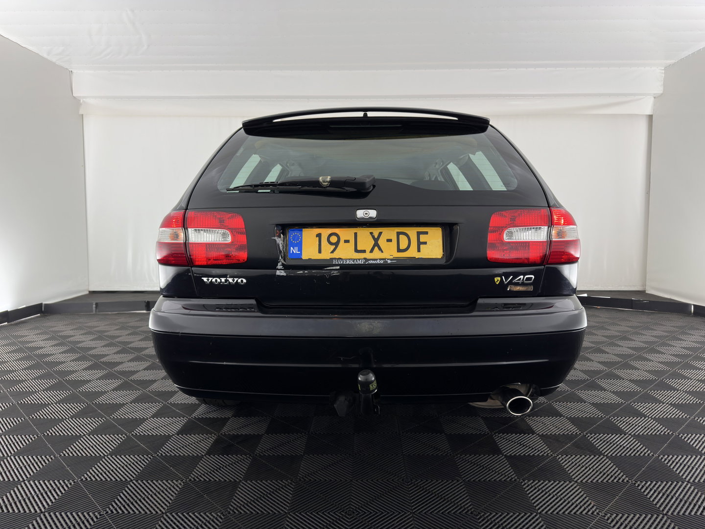 Volvo V40 1.8 Europa *LEATHER-FABRIC | HEATED-COMFORTSEATS | AIRCO | CRUISE | 17''ALU | TOWBAR*