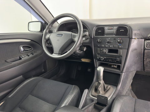 Volvo V40 1.8 Europa *LEATHER-FABRIC | HEATED-COMFORTSEATS | AIRCO | CRUISE | 17''ALU | TOWBAR*