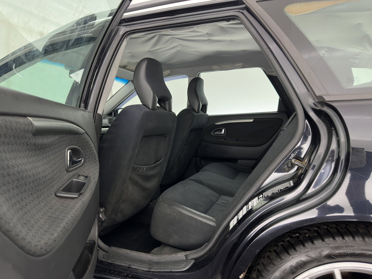 Volvo V40 1.8 Europa *LEATHER-FABRIC | HEATED-COMFORTSEATS | AIRCO | CRUISE | 17''ALU | TOWBAR*