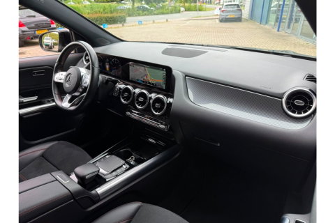 Mercedes-Benz GLA 200 AMG LINE AUTOMAAT NAVI PDC-CAMERA STOELVW.