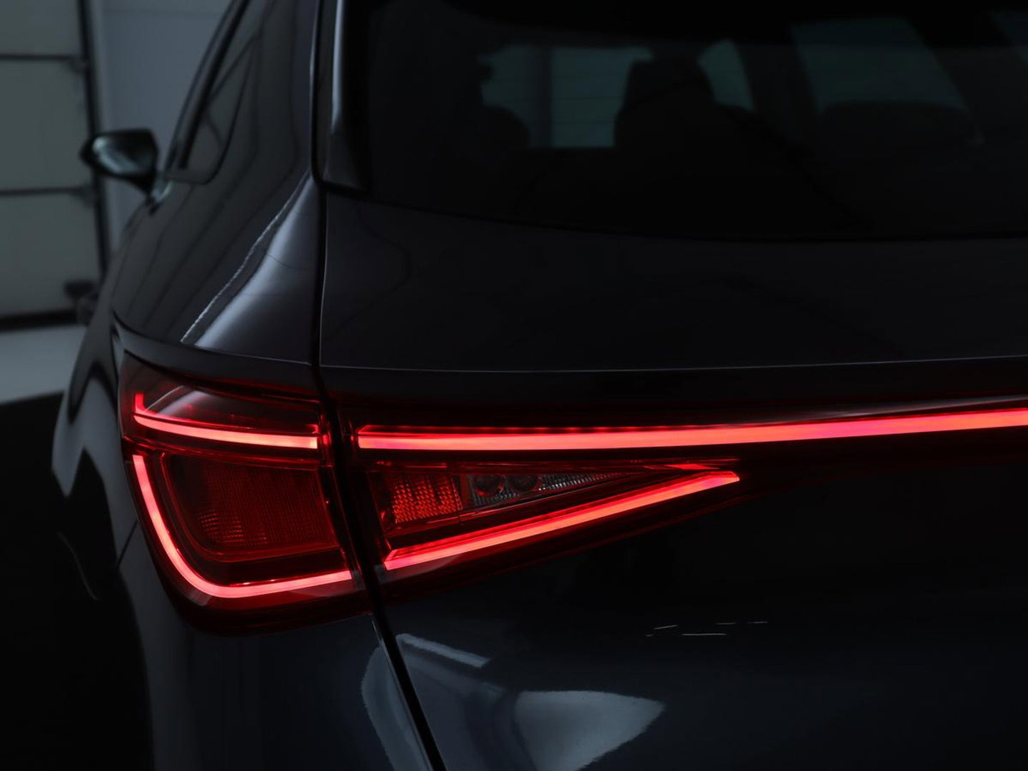 SEAT Leon Sportstourer 1.4 TSI eHybrid PHEV FR | SOH 86,9% | Carplay | Stuur/stoelverwarming | Adaptive cruise | Carplay | Camera | Park assist | Sfeerverlichting |