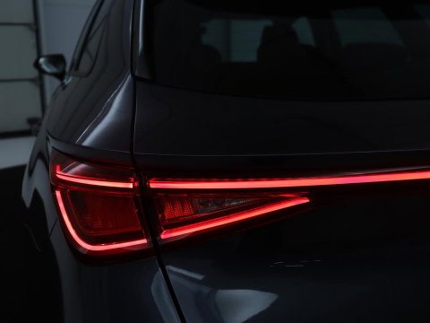 SEAT Leon Sportstourer 1.4 TSI eHybrid PHEV FR | SOH 86,9% | Carplay | Stuur/stoelverwarming | Adaptive cruise | Carplay | Camera | Park assist | Sfeerverlichting |
