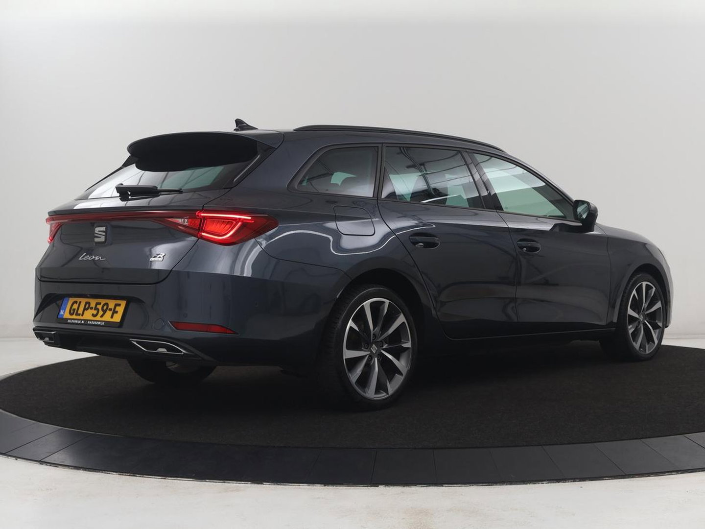SEAT Leon Sportstourer 1.4 TSI eHybrid PHEV FR | SOH 86,9% | Carplay | Stuur/stoelverwarming | Adaptive cruise | Carplay | Camera | Park assist | Sfeerverlichting |