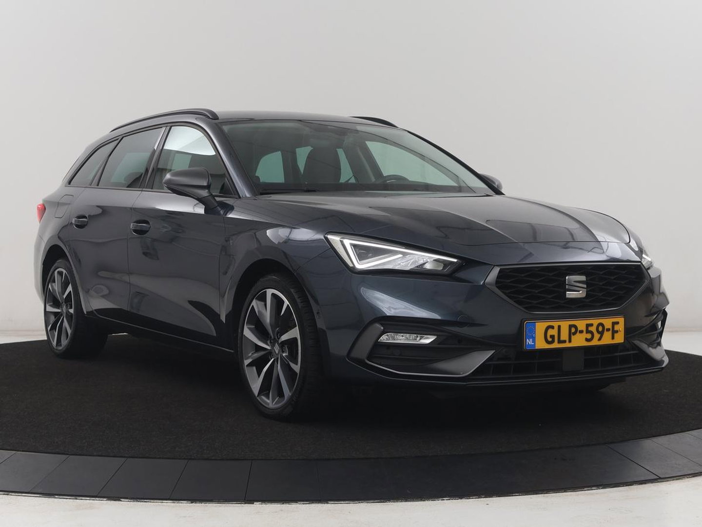 SEAT Leon Sportstourer 1.4 TSI eHybrid PHEV FR | SOH 86,9% | Carplay | Stuur/stoelverwarming | Adaptive cruise | Carplay | Camera | Park assist | Sfeerverlichting |