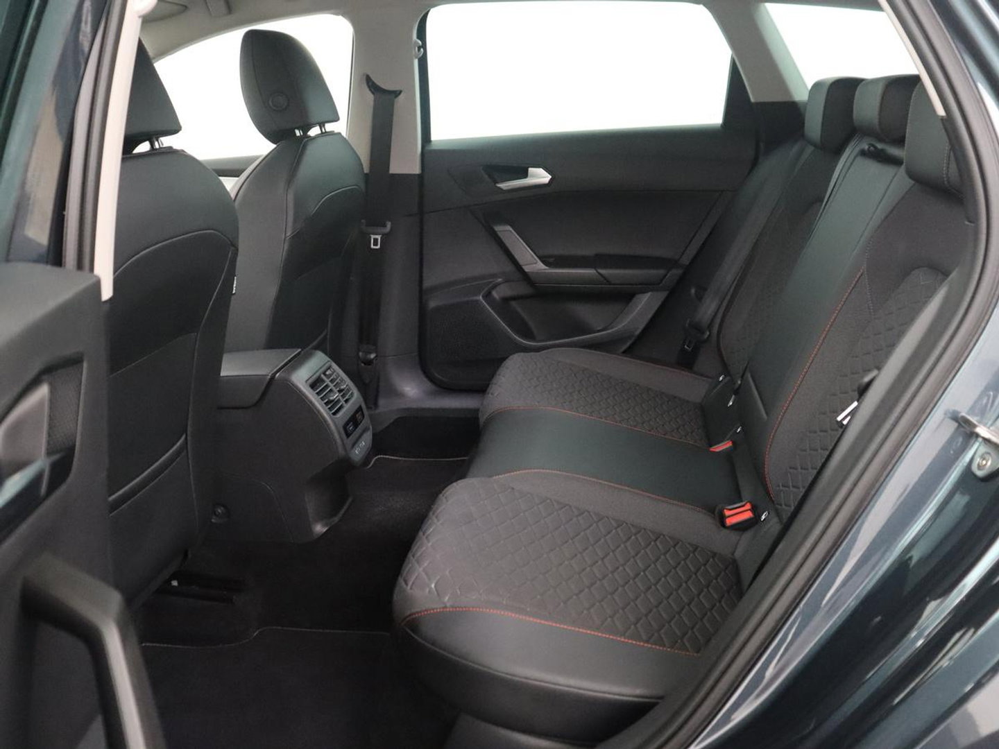 SEAT Leon Sportstourer 1.4 TSI eHybrid PHEV FR | SOH 86,9% | Carplay | Stuur/stoelverwarming | Adaptive cruise | Carplay | Camera | Park assist | Sfeerverlichting |