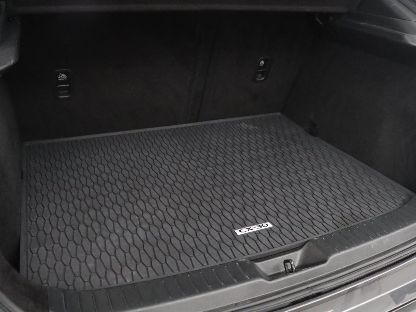Mazda CX-30 2.0 e-SkyActiv-X M Hybrid Luxury | Trekhaak | Leder | Stuur/stoel verwarming | Adaptive cruise | Head up | 360 camera | Carplay | Climate control | BOSE sound |