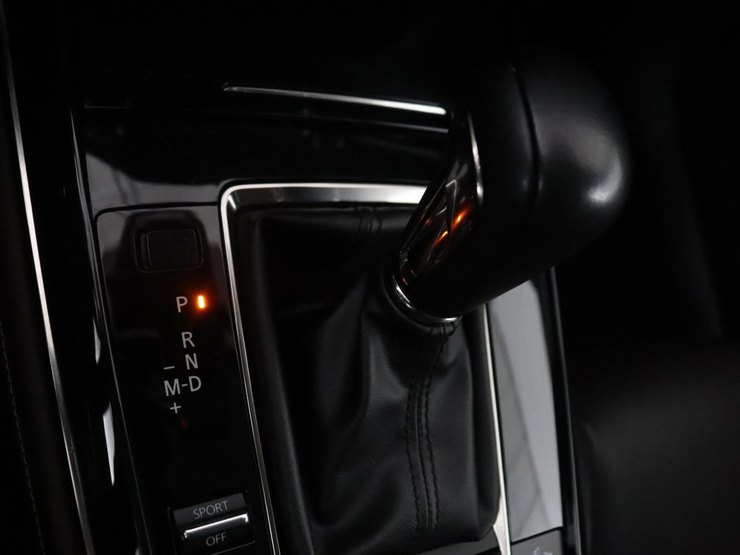Mazda CX-30 2.0 e-SkyActiv-X M Hybrid Luxury | Trekhaak | Leder | Stuur/stoel verwarming | Adaptive cruise | Head up | 360 camera | Carplay | Climate control | BOSE sound |