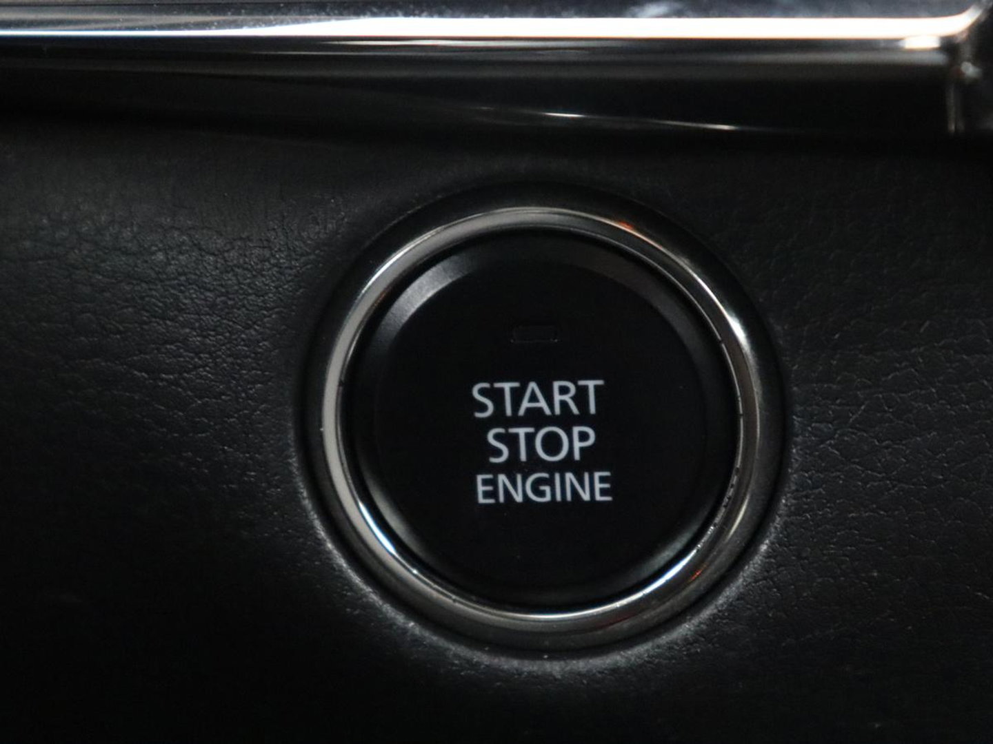 Mazda CX-30 2.0 e-SkyActiv-X M Hybrid Luxury | Trekhaak | Leder | Stuur/stoel verwarming | Adaptive cruise | Head up | 360 camera | Carplay | Climate control | BOSE sound |