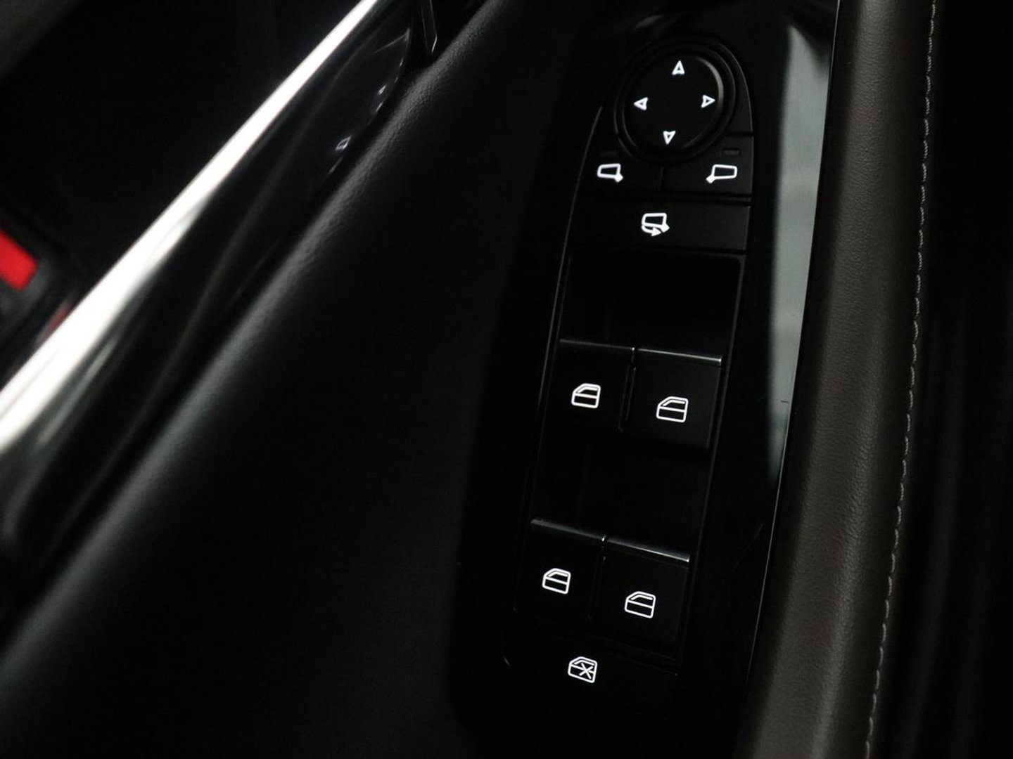 Mazda CX-30 2.0 e-SkyActiv-X M Hybrid Luxury | Trekhaak | Leder | Stuur/stoel verwarming | Adaptive cruise | Head up | 360 camera | Carplay | Climate control | BOSE sound |